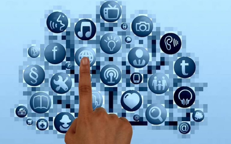 Hosted vs Self Hosted websites